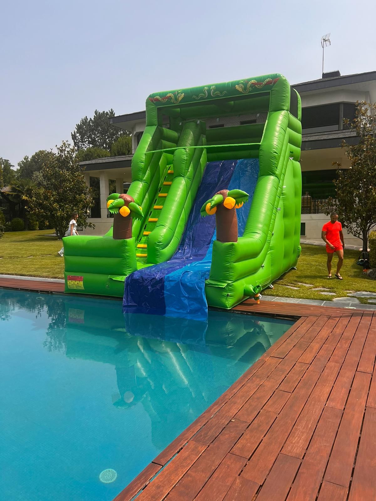 Tobogan hinchable acuático jungla